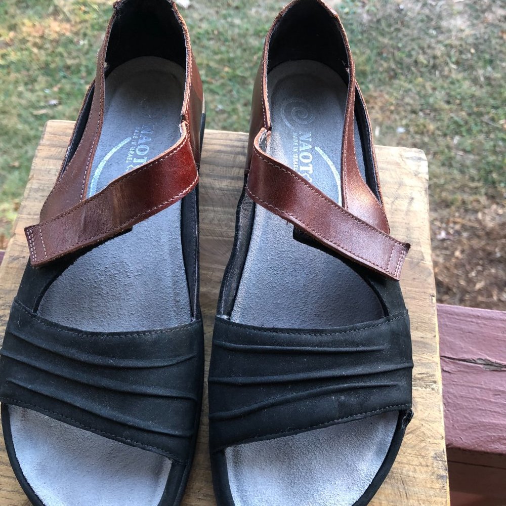 Naot Size 39 Leather shoes sandals